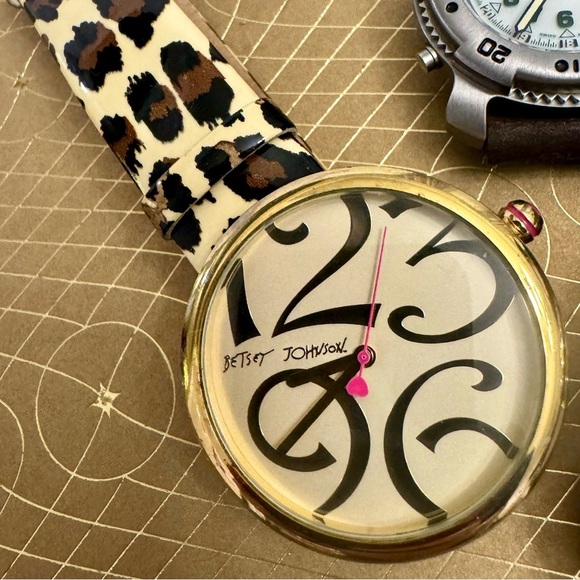 Junk drawer, jewelry lot~ Betsey Johnson, fossil, & Swiss Army Knife watch lot - Picture 2 of 5